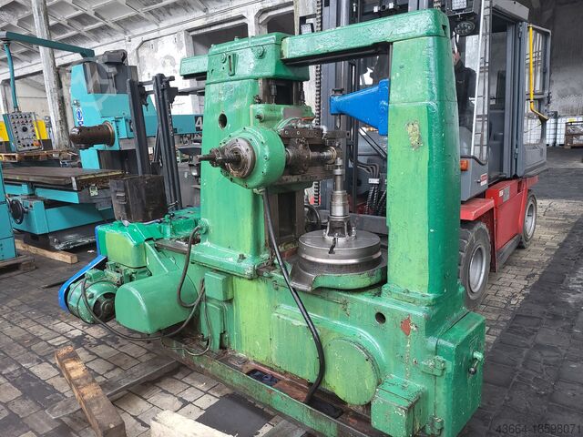 Зубофрезерный станок TOS FO 6