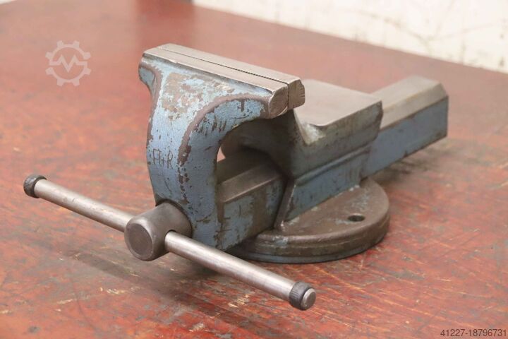 Тиски верстачные 140 мм Matador Spannweite 210 mm