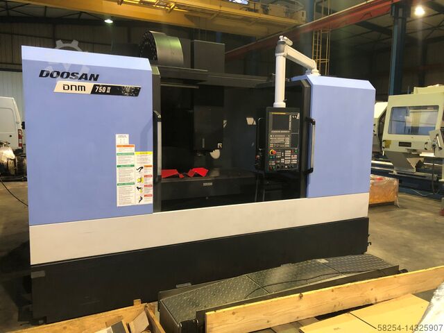 Обрабатывающий центр с ЧПУ Doosan DNM 750 II DOOSAN DNM 750 II