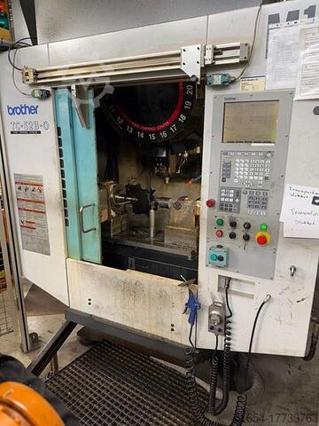 ПОДЕРЖАННЫЙ ВЕРТИКАЛЬНЫЙ ОБРАБАТЫВАЮЩИЙ ЦЕНТР С ЧПУ FABR. BROTHER, МОДЕЛЬ TC-S2B-0 BROTHER TC-S2B-0