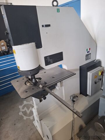 ПРОФИЛЬНАЯ МАШИНА Ficep SP 40