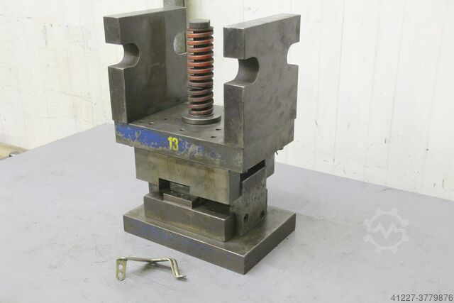 Пробивной инструмент с функцией изгиба unbekannt 300/205/H445 mm