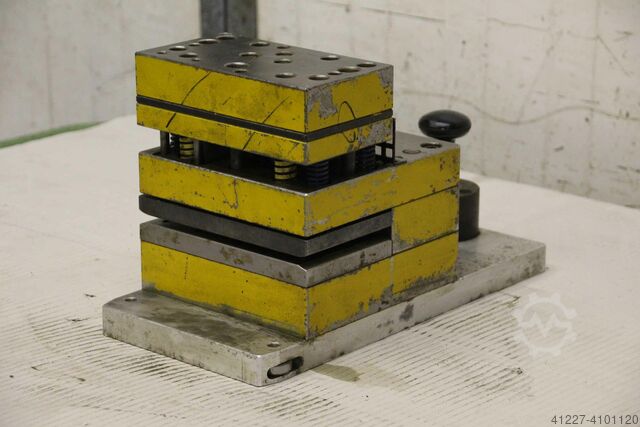 4-колонный дыропробивной инструмент unbekannt 395/195/H240 mm