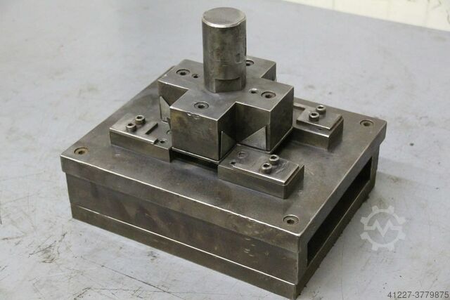 Пробивной инструмент с функцией изгиба unbekannt 255/205/H210 mm