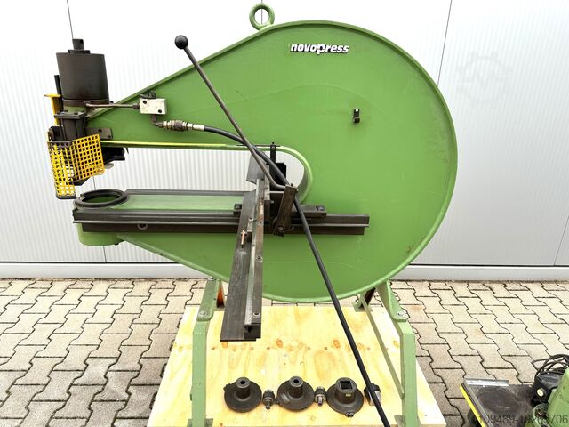 Дыропробивная машина NOVOPRESS Lochstanzmaschine
