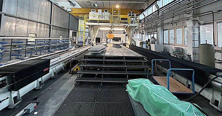 Композитный обрабатывающий центр с ЧПУ Flow 