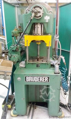 Автоматическая вырубная машина BRUDERER BSTA 30