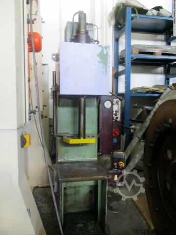 Одностоечный пресс - гидравлический ZEULENRODA PYE 10 S S