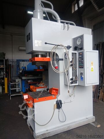 Гидравлический пресс с выталкивателем WMW Zeulenroda PYE 40 S1M