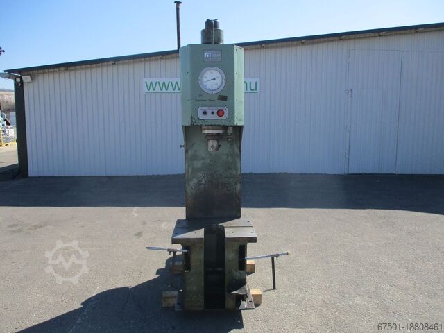 Гидравлический пресс CCCP Hydraulische presse 25 t  (3158)