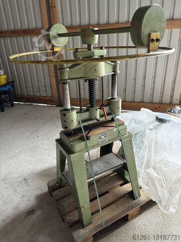 Ручной шпиндельный пресс AGEO SP16/410