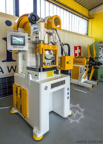 Автоматическая вырубная машина  BSTA 30