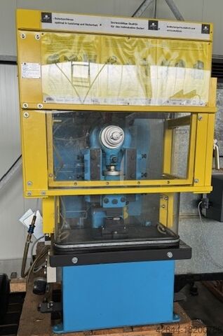 Настольный эксцентриковый пресс с защитным щитком Schwarz 