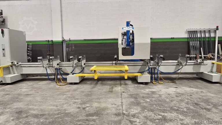 4-х осевой обрабатывающий центр MECAL MC 304 Atlas