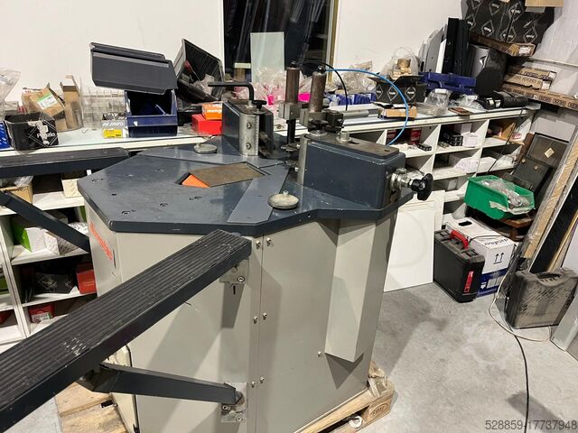 угловая обжимная машина Elumatec EP 124