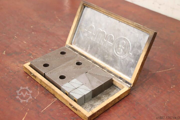 Универсальный набор зажимных колодок в деревянной коробке AMF AMF 6500 H Breite 30 mm