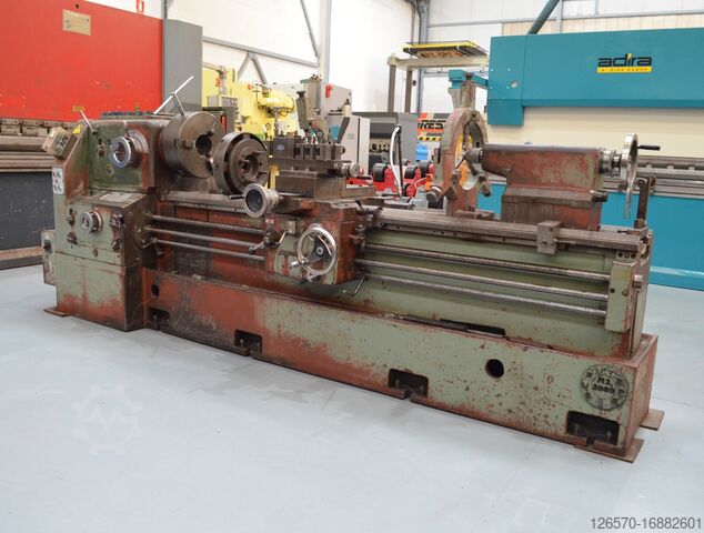 центральный токарный станок Gurutzpe M2-2000