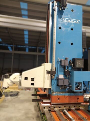 Фрезерный станок с подвижной колонной с ЧПУ ANAYAK HVM 9000