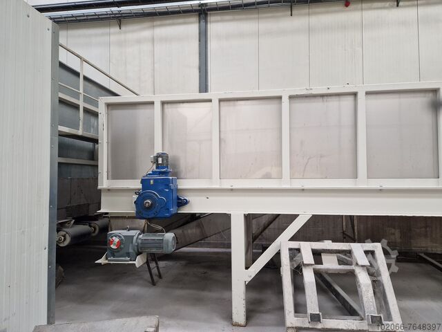 цистерна с конвейерной лентой и дозирующим шнеком  