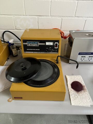 Комплект из 2 машин для влажной шлифовки и полировки Bühler Konvolut 2 x Metaserv