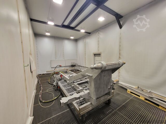 Дробеструйная камера для деталей тяжелой промышленности SAPI GMBH Sandstrahlanlage Großraum-Sandstrahlhalle für Industrie