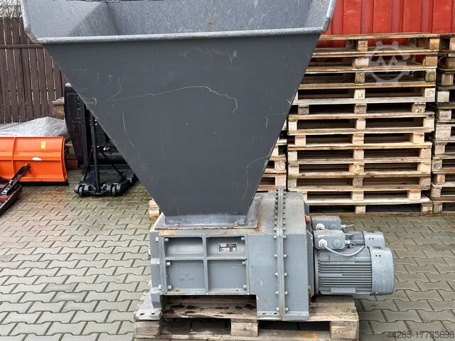 Четырехвальный измельчитель UNTHA RS30 SB-460