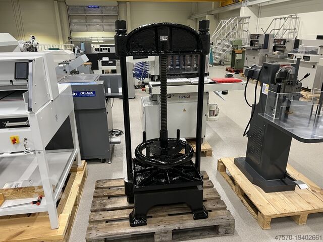 Большой винтовой переплетный пресс Large screw bookbinding press 50x56cm