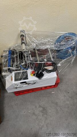 Этикетировочная машина для цилиндрической упаковки Industrytech 