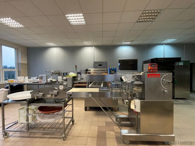 Линия квадратной булочки Lippelt 