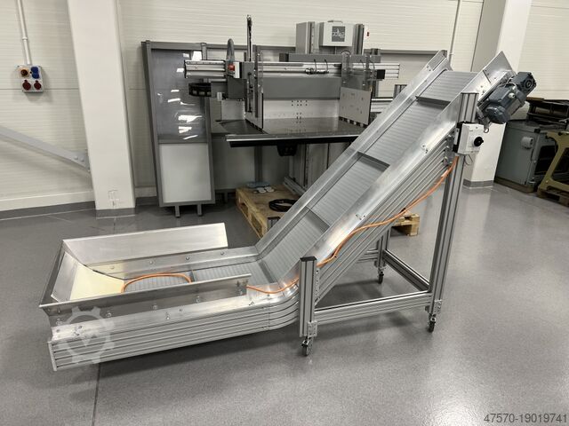 Высекальный станок Conveyor belt for waste removal from guillotine, three-knife trimmer