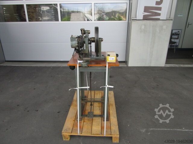 Устройство для работы с люверсами SCHNEIDER 