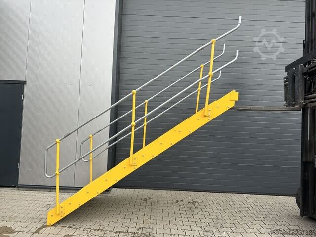 Ступенчатая лестница на стальном подшипнике Lagertreppe Stahltreppe Geschosshöhe: ca. 2.000 mm