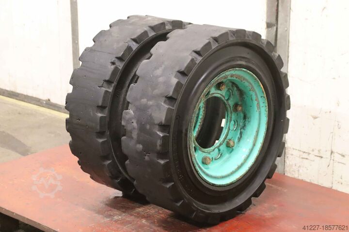 Цельнолитые резиновые шины 2 шт. Ecotrack 7.00-12  RIM 5.00 S -12