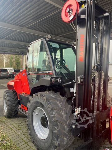 Вездеходный вилочный погрузчик Manitou M50-4 ST5 S1