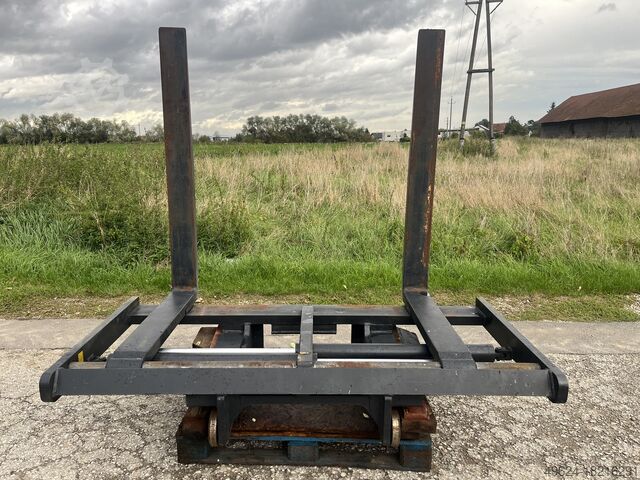 Вездеходный вилочный погрузчик CLARK GABELTRÄGER + Zinkenversteller  7 to