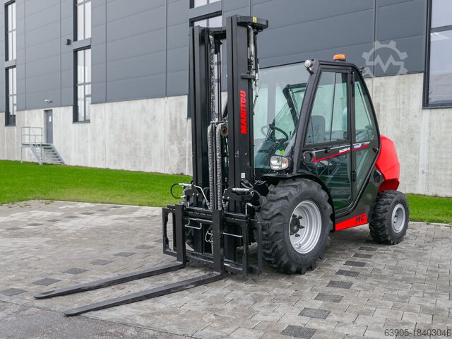 Вездеходный вилочный погрузчик Manitou MC 30-4