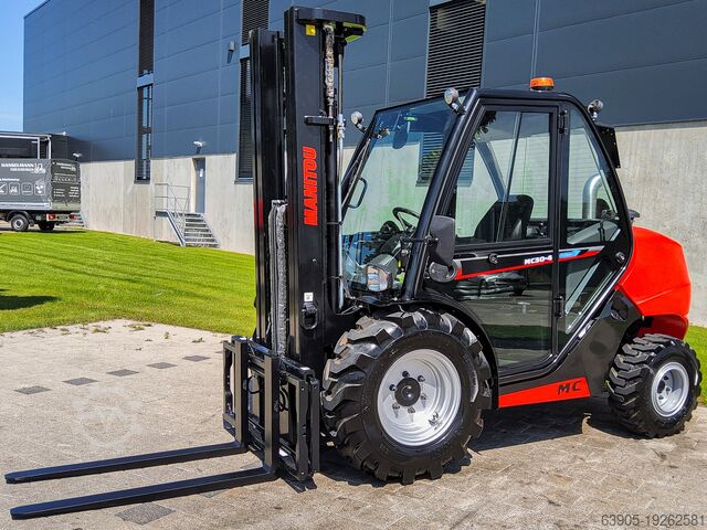 Вездеходный вилочный погрузчик Manitou MC 30-4