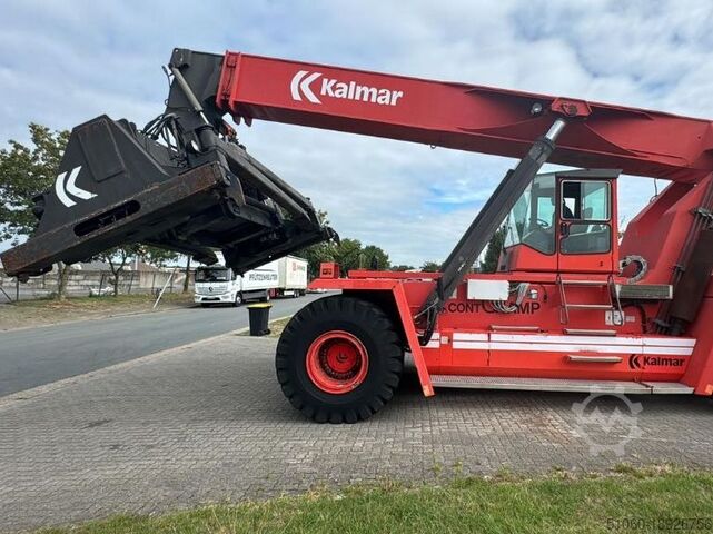 Ричстакер с полным контейнером Kalmar DRD450-60C5