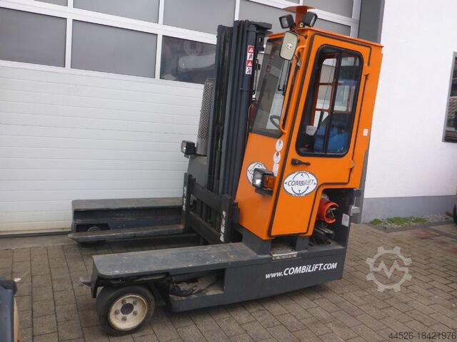 Четырехсторонний боковой загрузчик Combilift C3000