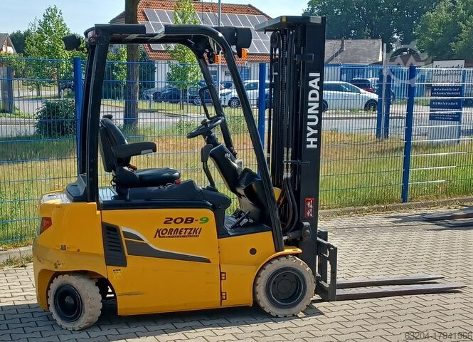 Электрический 4-х колесный вилочный погрузчик Hyundai 20B-9