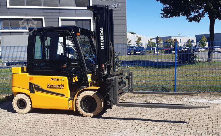 Электрический 4-х колесный вилочный погрузчик Hyundai 50B-9