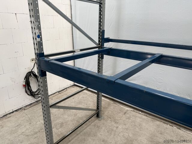 Глубинное хранение в высокостеллажном складе Tiefensteg f. Ständertiefe: ca. 1.100 mm Profilabm.: K 50 x 50 x 4 mm