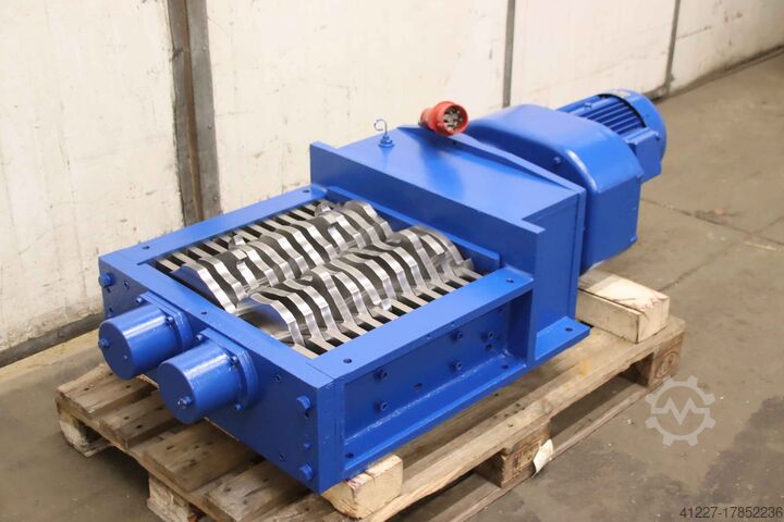 Двухвальный шредер MOCO AZ11