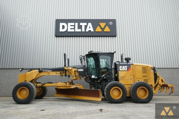Грейдер Caterpillar 140M2