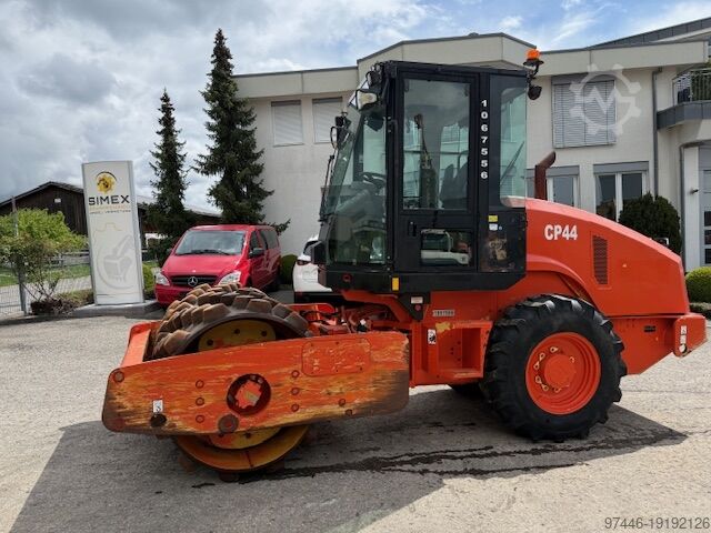 Однобарабанный компактор Caterpillar CP44