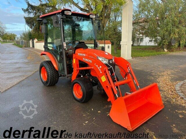 Терминальный тягач Kubota B2650 mit Frontlader und Schaufel