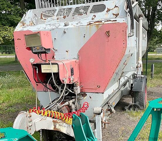 Вагон-кормосмеситель Walker Merkur 12