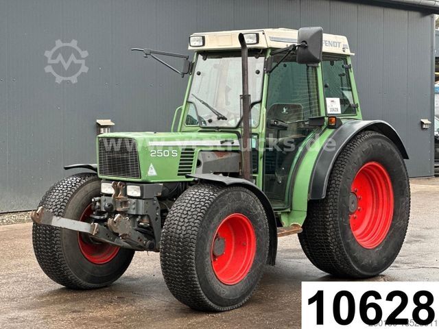 Трактор FENDT 250 SA 4x4 Fronthydraulik Rasenbereifung