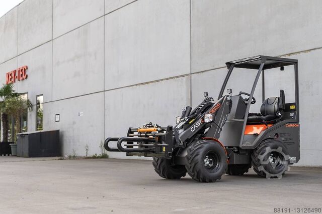 Мини-зарядное устройство Cast 830D CARBON