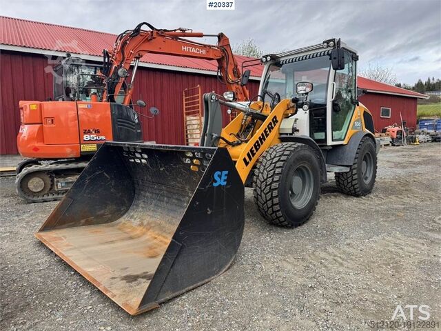 Колесный погрузчик Liebherr L506C Wheel Loader w/ Bucket and Pallet Forks. 845